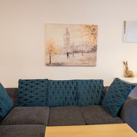 Spacious 1 Bed Apartment With Workspace, Coffee & Free Secure Parking Birmingham Exterior photo