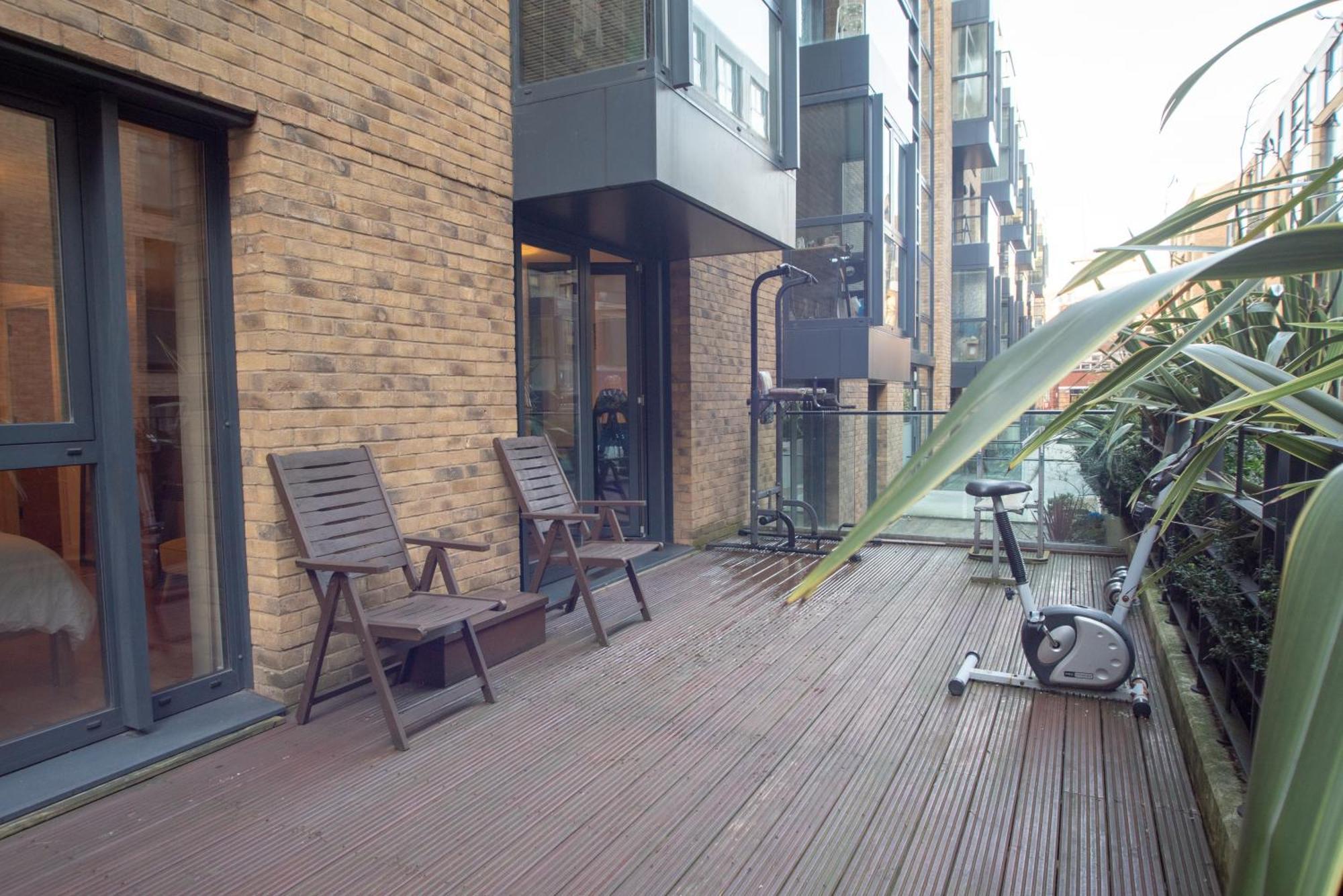 Spacious 1 Bed Apartment With Workspace, Coffee & Free Secure Parking Birmingham Exterior photo