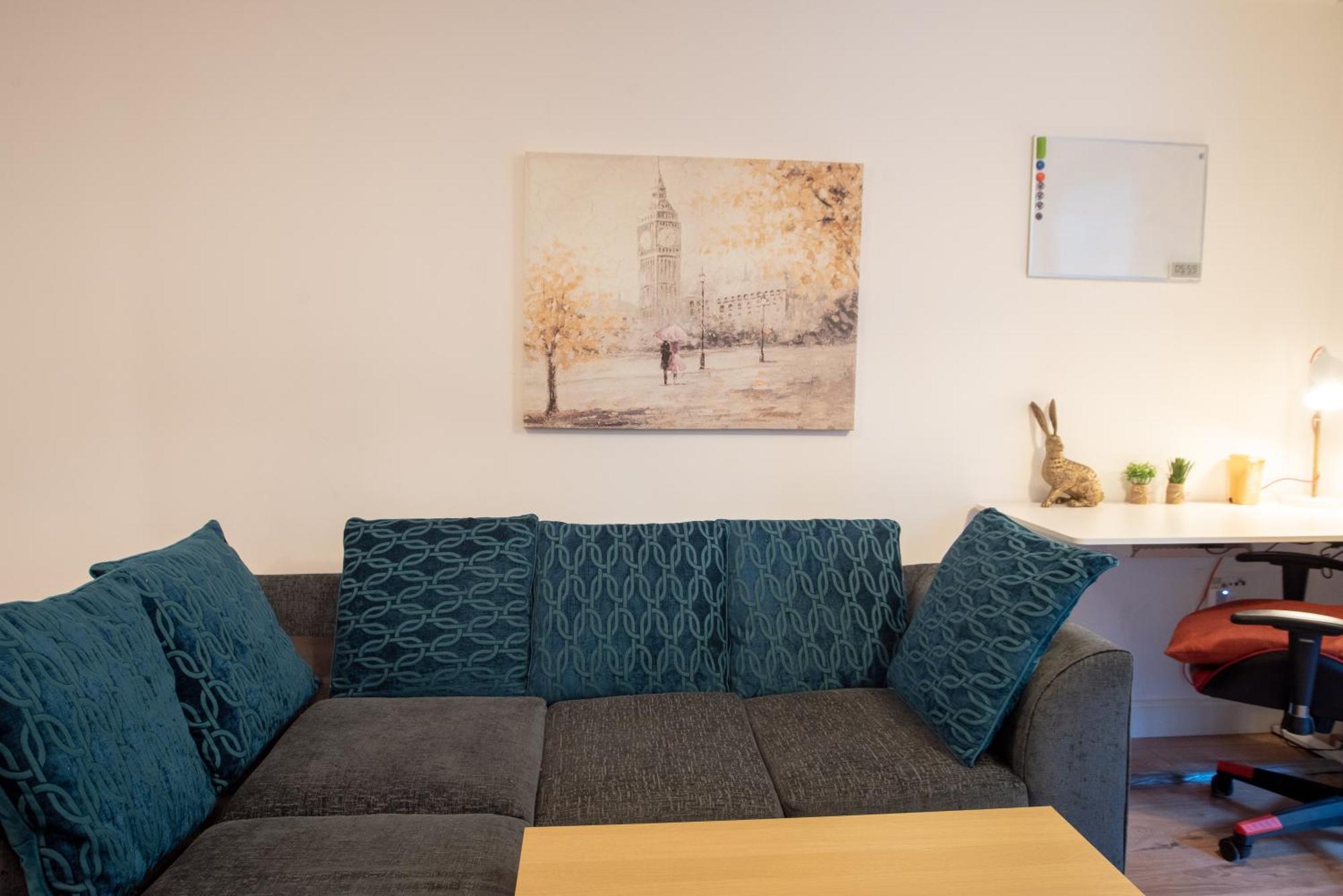 Spacious 1 Bed Apartment With Workspace, Coffee & Free Secure Parking Birmingham Exterior photo