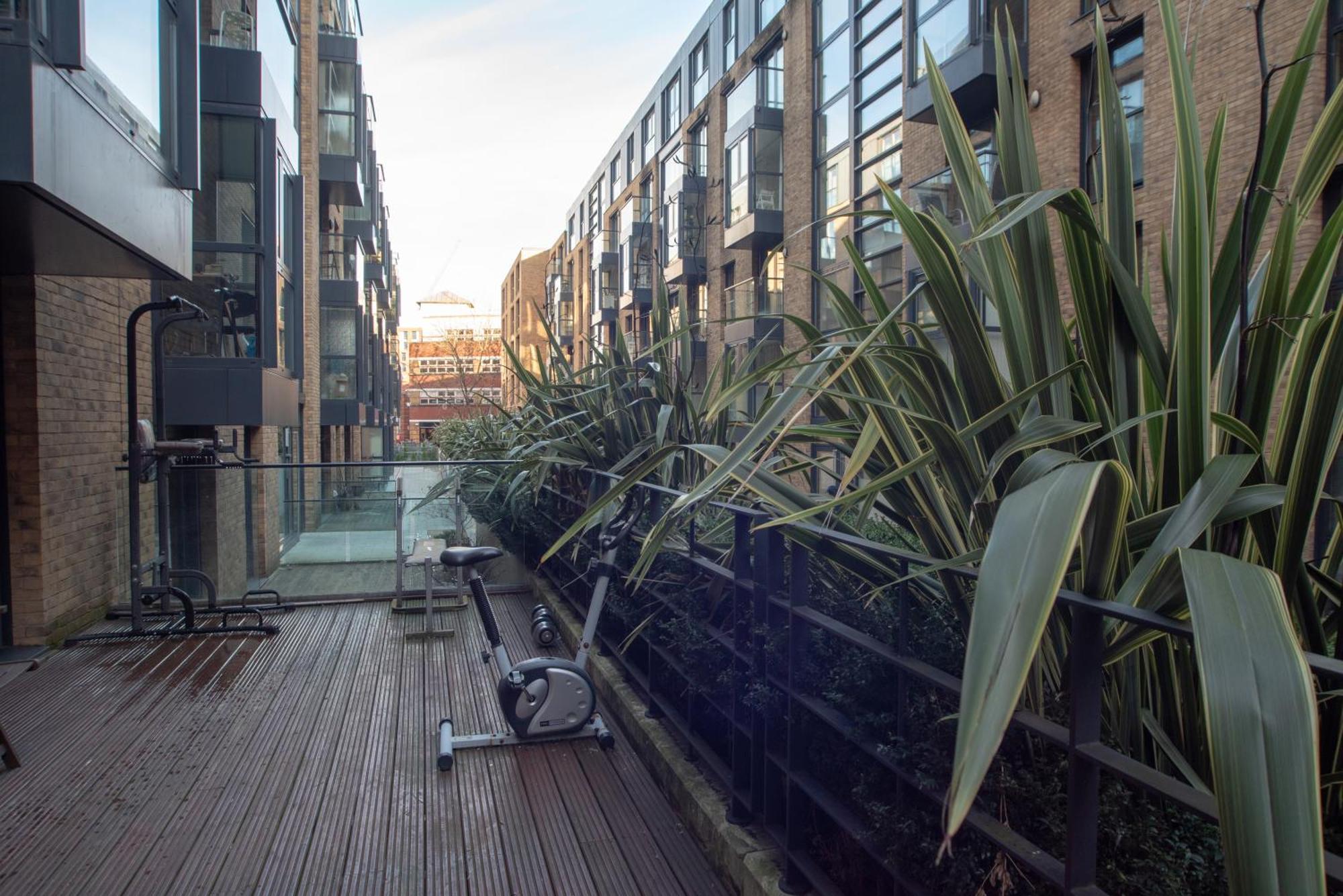 Spacious 1 Bed Apartment With Workspace, Coffee & Free Secure Parking Birmingham Exterior photo