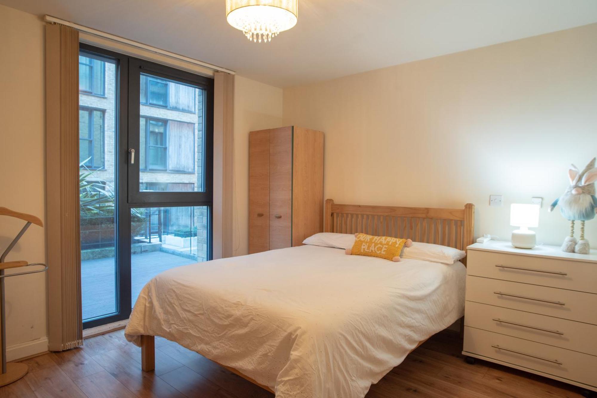 Spacious 1 Bed Apartment With Workspace, Coffee & Free Secure Parking Birmingham Exterior photo