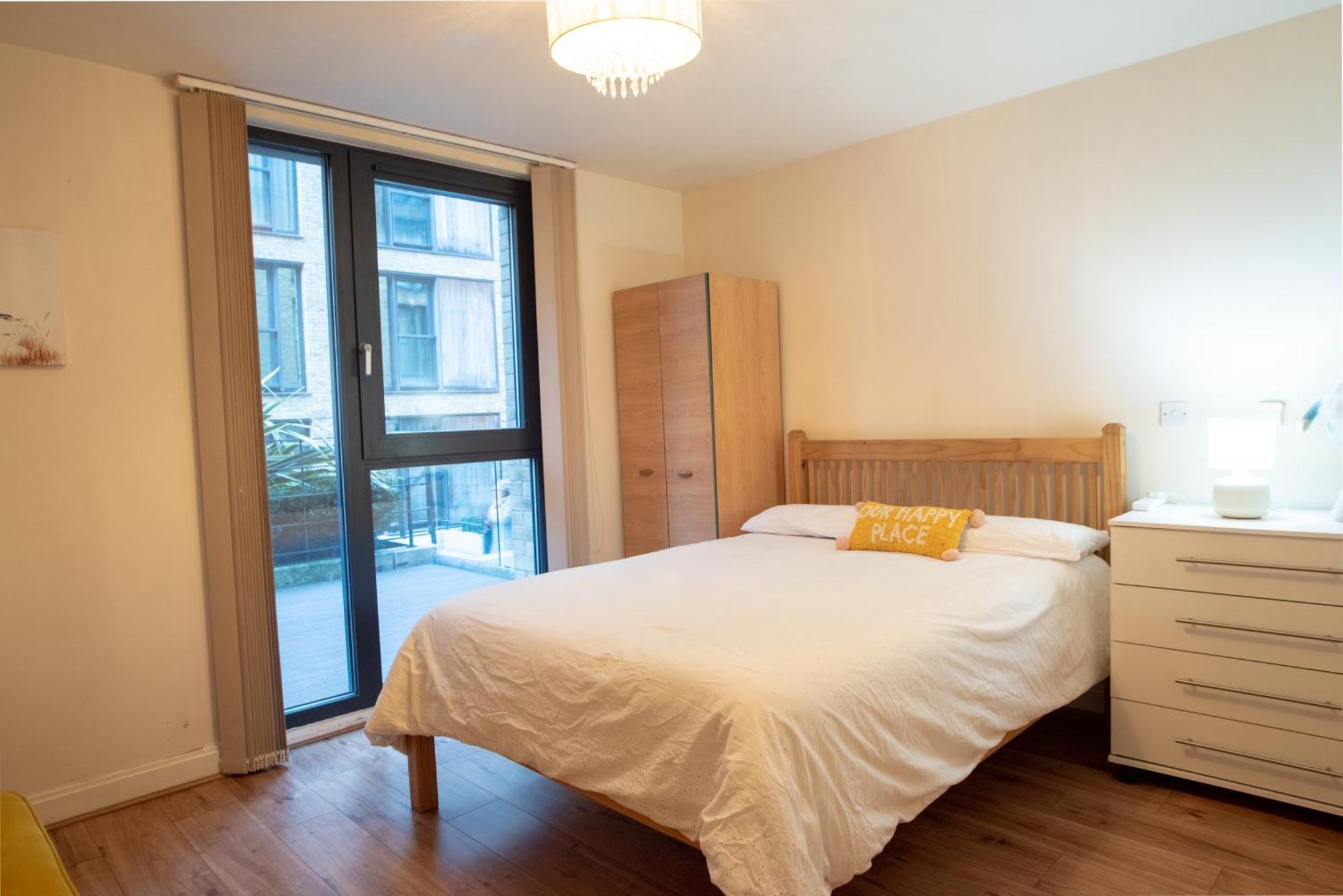 Spacious 1 Bed Apartment With Workspace, Coffee & Free Secure Parking Birmingham Exterior photo