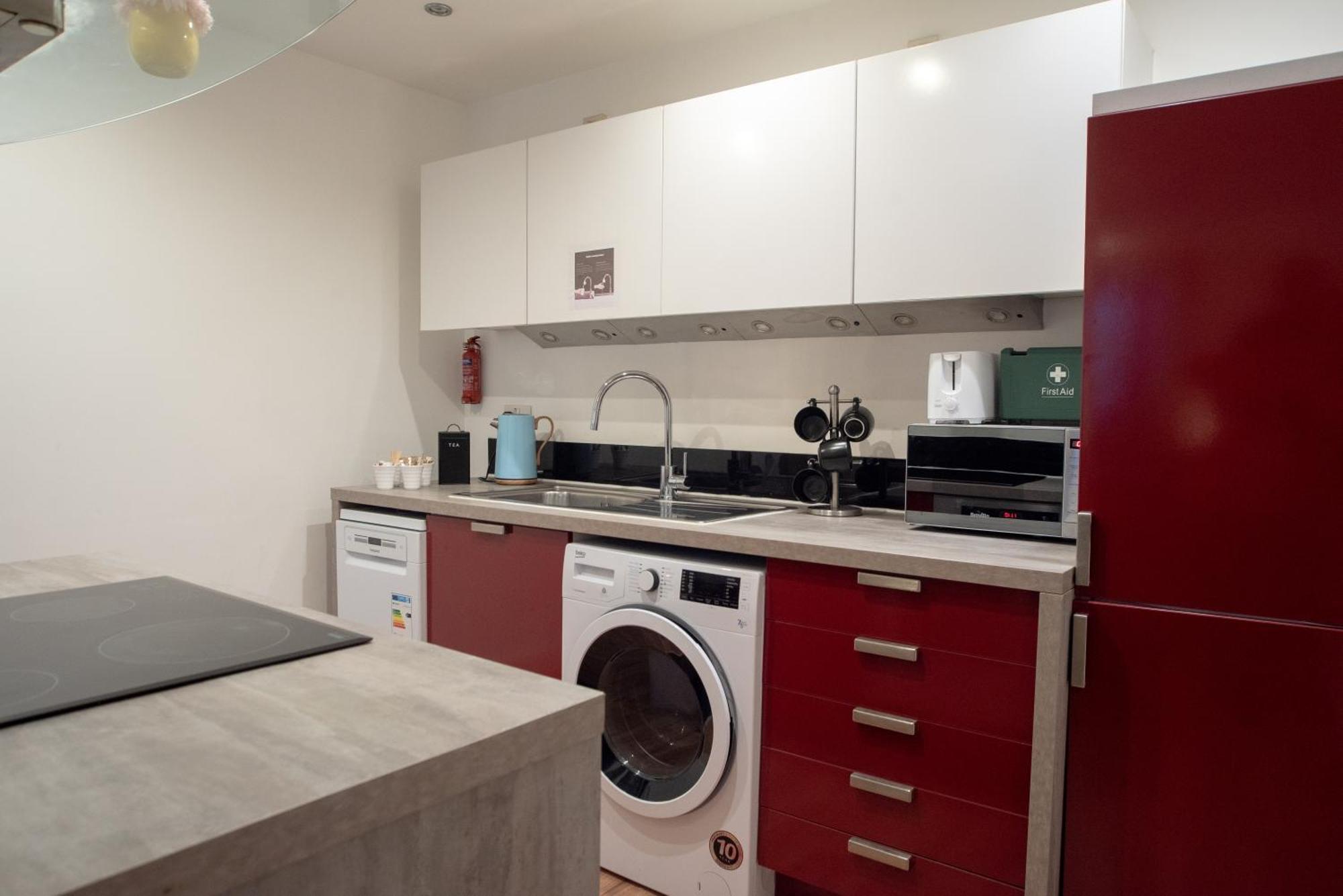 Spacious 1 Bed Apartment With Workspace, Coffee & Free Secure Parking Birmingham Exterior photo