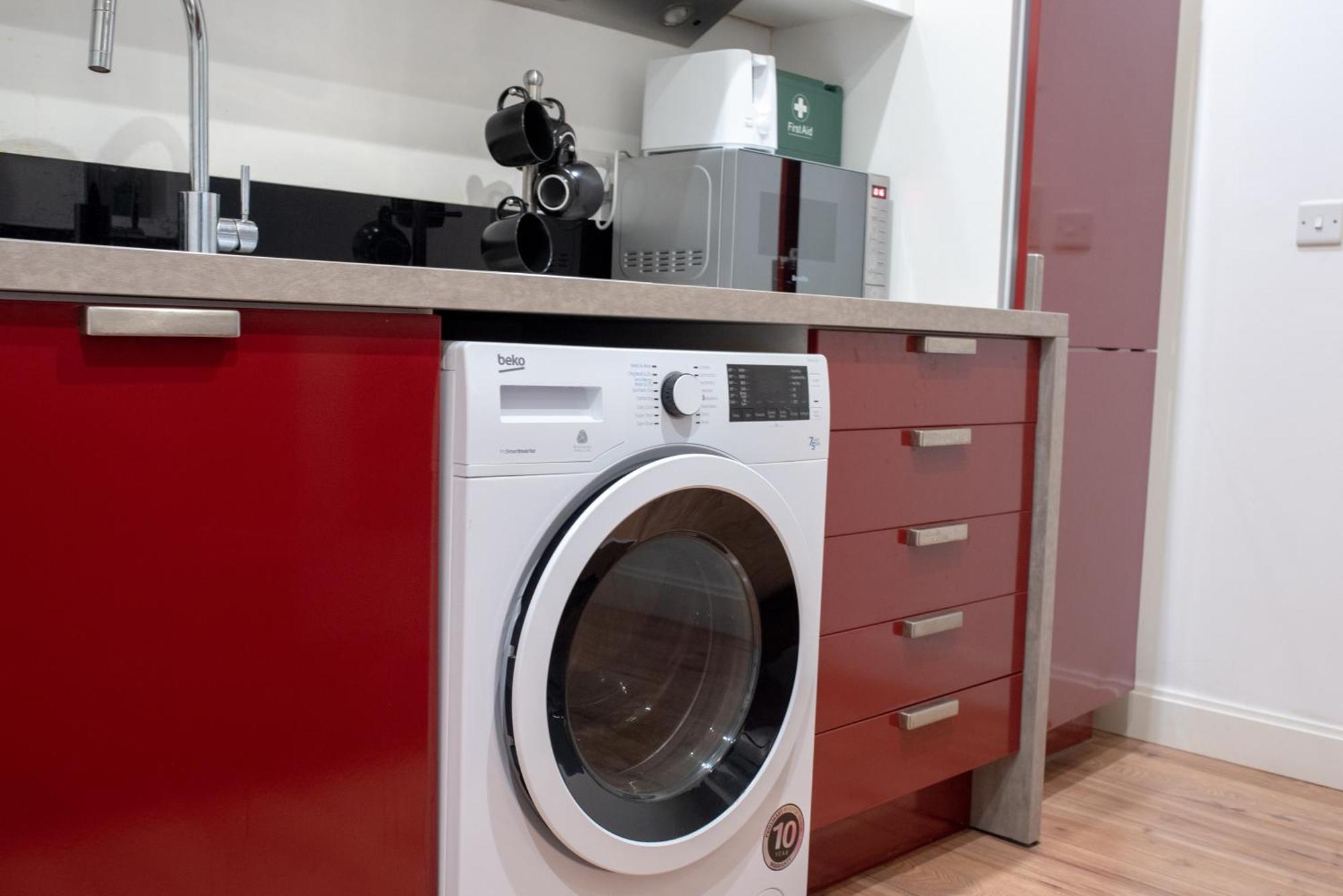 Spacious 1 Bed Apartment With Workspace, Coffee & Free Secure Parking Birmingham Exterior photo