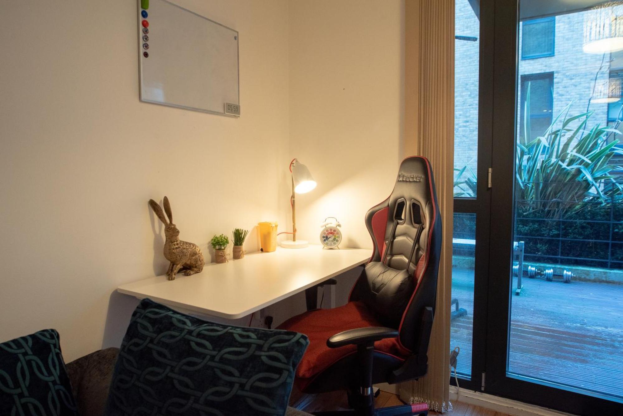 Spacious 1 Bed Apartment With Workspace, Coffee & Free Secure Parking Birmingham Exterior photo