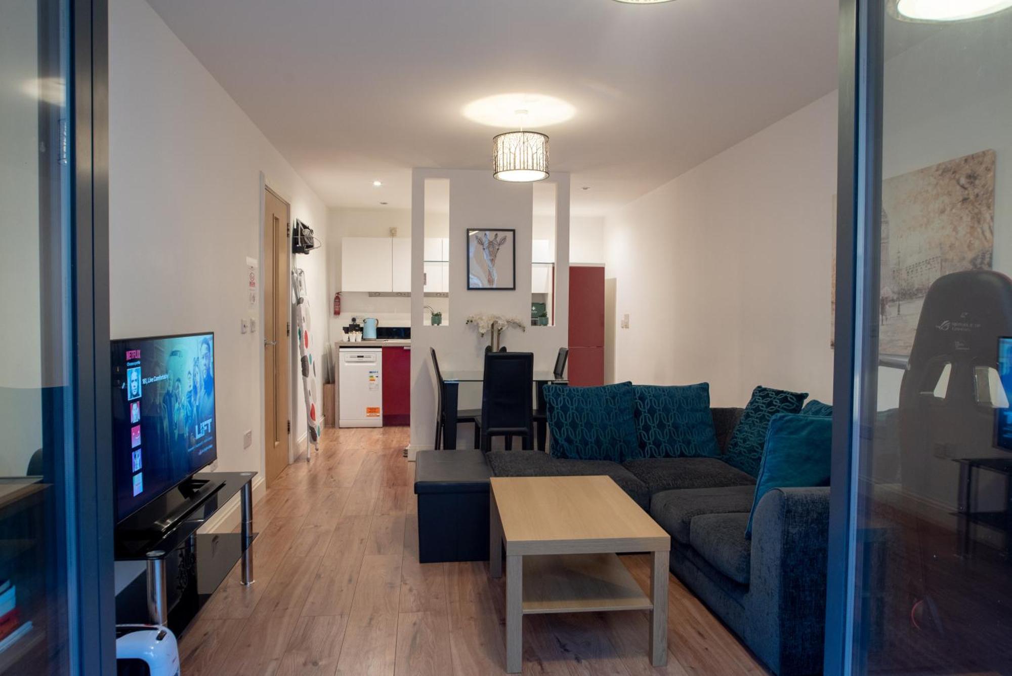 Spacious 1 Bed Apartment With Workspace, Coffee & Free Secure Parking Birmingham Exterior photo