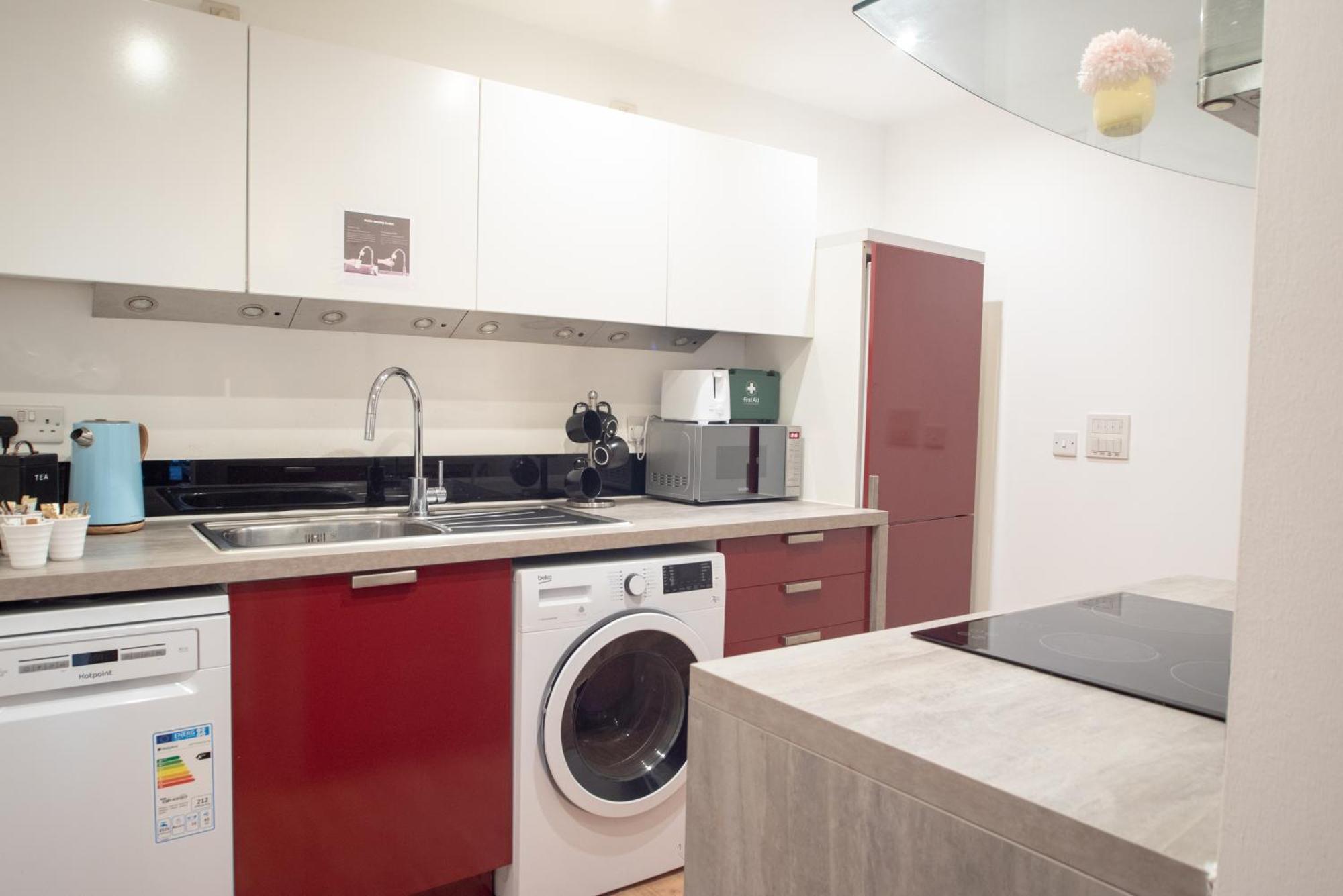 Spacious 1 Bed Apartment With Workspace, Coffee & Free Secure Parking Birmingham Exterior photo