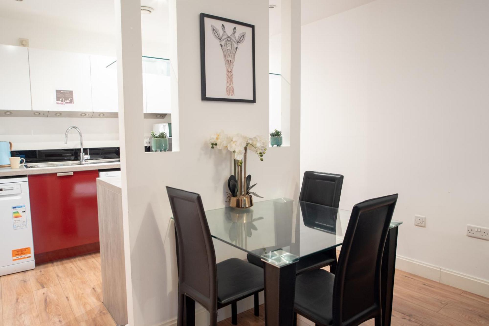 Spacious 1 Bed Apartment With Workspace, Coffee & Free Secure Parking Birmingham Exterior photo