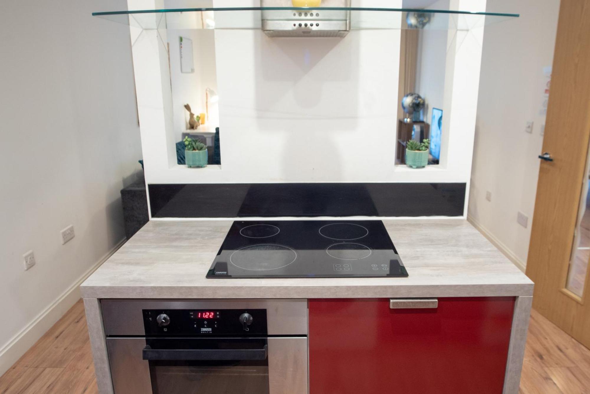 Spacious 1 Bed Apartment With Workspace, Coffee & Free Secure Parking Birmingham Exterior photo